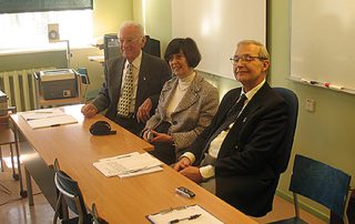 Die Stifter bei der Auswahl von Praktikanten an der Universität Tartu, März 2007