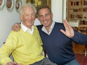 Carl-Otto Riesenkampff zusammen mit seinem Neffen Matthias Riesenkampff im Oktober 2012 in Wiesbaden