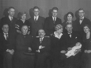 Georg Riesenkampff als Kind mit Eltern und Familie anlässlich seiner Taufe in Riga 1935