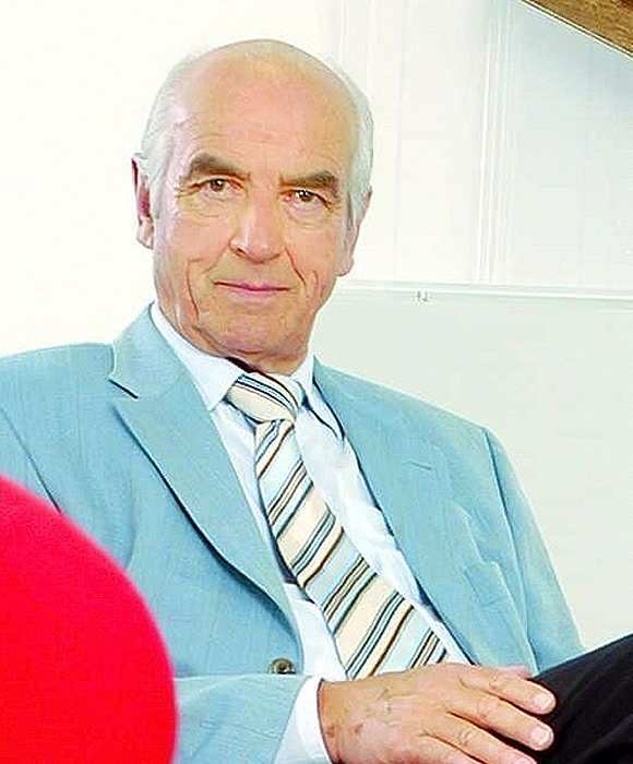 Dr. Jochen F. Kirchhoff